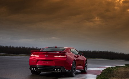 2017 Chevrolet Camaro ZL1 Rear Three-Quarter Wallpapers 450x275 (5)