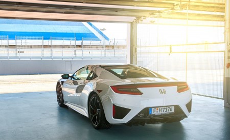 2017 Honda NSX (Euro-Spec) (Color: 130R White) Rear Three-Quarter Wallpapers 450x275 (46)