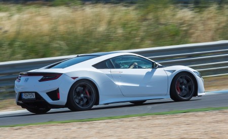 2017 Honda NSX (Euro-Spec) (Color: 130R White) Rear Three-Quarter Wallpapers 450x275 (40)