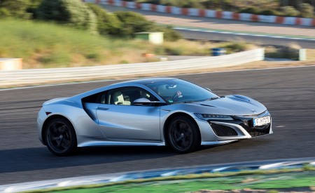 2017 Honda NSX (Euro-Spec) (Color: Silver Metallic) Front Three-Quarter Wallpapers 450x275 (35)