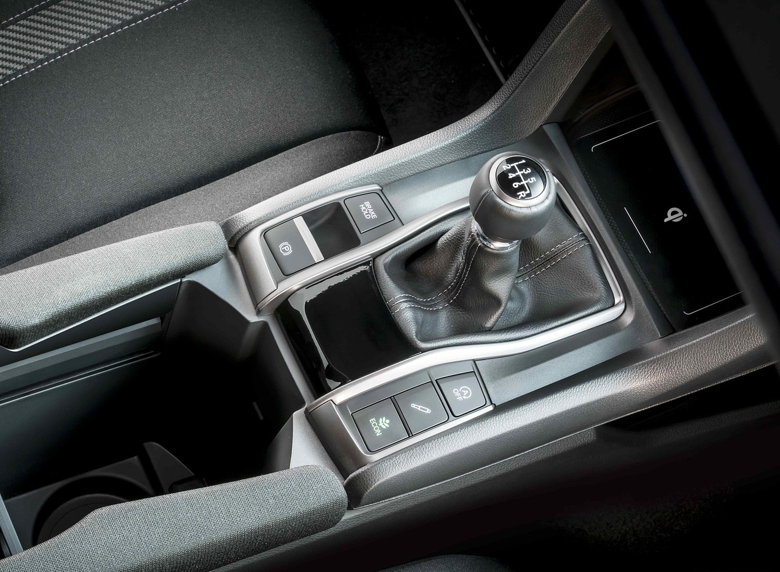 2017 Honda Civic Hatchback (Euro-Spec) with MT Interior Detail Wallpapers (15)