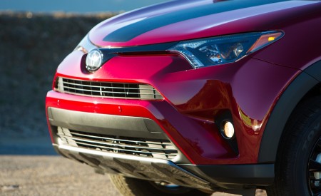 2018 Toyota RAV4 Adventure Front Bumper Wallpapers 450x275 (8)