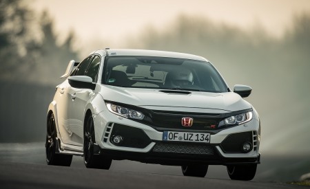 2017 Honda Civic Type R Front Three-Quarter Wallpapers  450x275 (19)