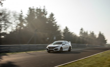 2017 Honda Civic Type R Front Three-Quarter Wallpapers 450x275 (23)