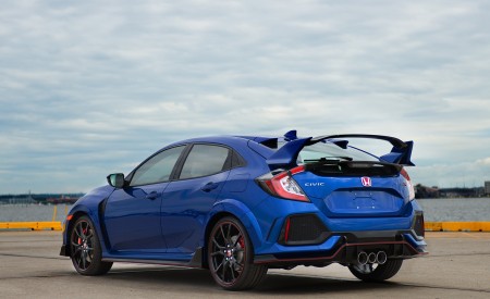 2017 Honda Civic Type R Rear Three-Quarter Wallpapers 450x275 (31)