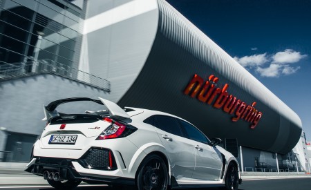 2017 Honda Civic Type R Rear Three-Quarter Wallpapers 450x275 (20)