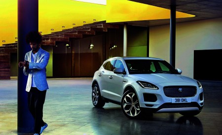 2018 Jaguar E-PACE Front Three-Quarter Wallpapers 450x275 (62)
