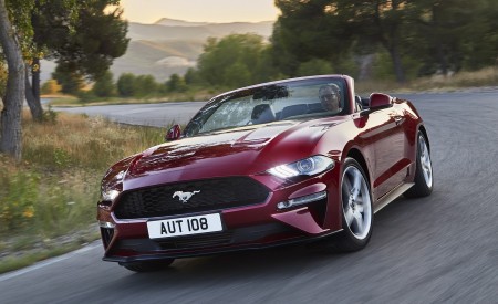 2018 Ford Mustang Cabrio (Euro-Spec) Front Three-Quarter Wallpapers 450x275 (2)