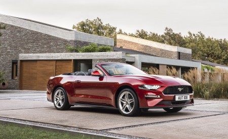 2018 Ford Mustang Cabrio (Euro-Spec) Front Three-Quarter Wallpapers 450x275 (9)