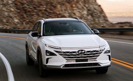 2019 Hyundai NEXO FCEV Front Three-Quarter Wallpapers 450x275 (13)