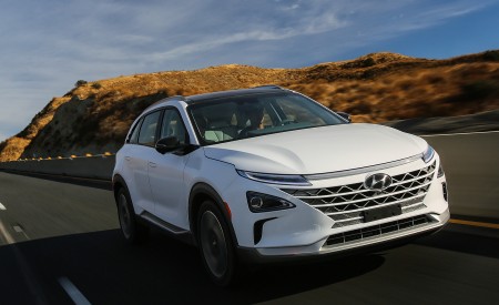 2019 Hyundai NEXO FCEV Front Three-Quarter Wallpapers 450x275 (4)
