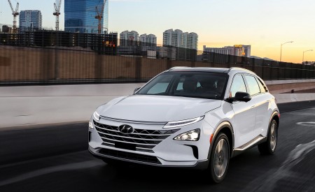 2019 Hyundai NEXO FCEV Front Three-Quarter Wallpapers 450x275 (30)