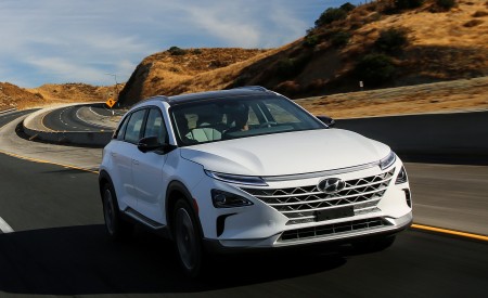 2019 Hyundai NEXO FCEV Front Three-Quarter Wallpapers 450x275 (5)