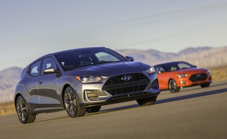 2019 Hyundai Veloster Front Three-Quarter Wallpapers 450x275 (15)