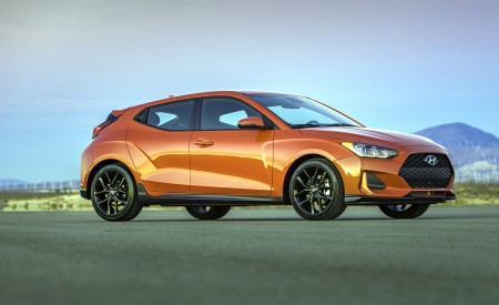 2019 Hyundai Veloster R-Spec Turbo Front Three-Quarter Wallpapers 450x275 (25)
