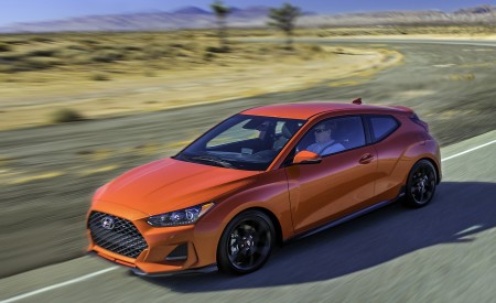 2019 Hyundai Veloster R-Spec Turbo Front Three-Quarter Wallpapers 450x275 (16)