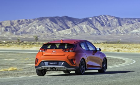 2019 Hyundai Veloster R-Spec Turbo Rear Three-Quarter Wallpapers 450x275 (8)