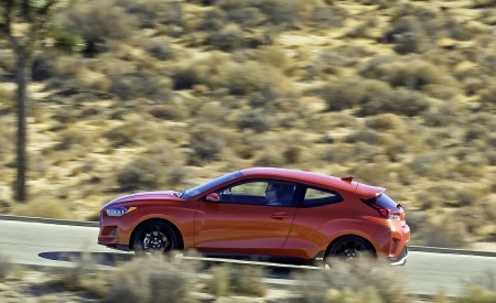 2019 Hyundai Veloster R-Spec Turbo Side Wallpapers 450x275 (24)
