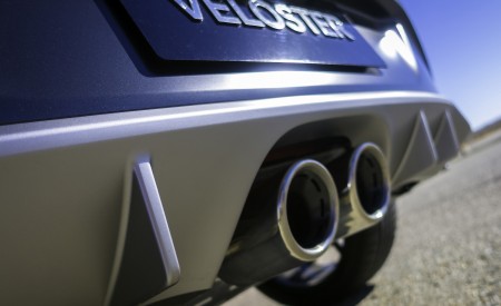2019 Hyundai Veloster R-Spec Turbo Tailpipe Wallpapers 450x275 (40)