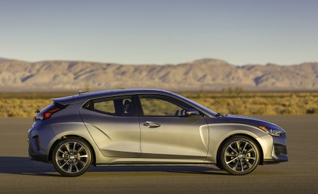 2019 Hyundai Veloster Side Wallpapers 450x275 (17)