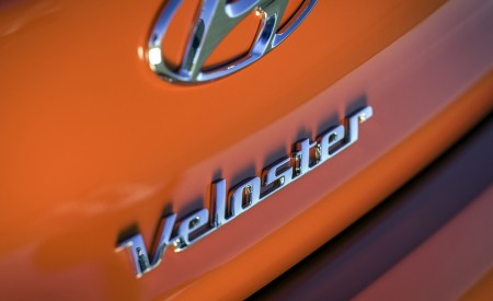2019 Hyundai Veloster Turbo Badge Wallpapers  450x275 (23)