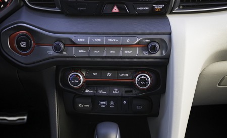 2019 Hyundai Veloster Turbo Central Console Wallpapers 450x275 (41)