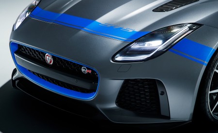 2019 Jaguar F-TYPE SVR Graphic Pack Front Bumper Wallpapers 450x275 (6)
