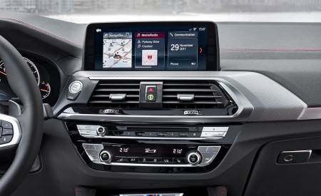 2019 BMW X4 M40d Central Console Wallpapers 450x275 (180)