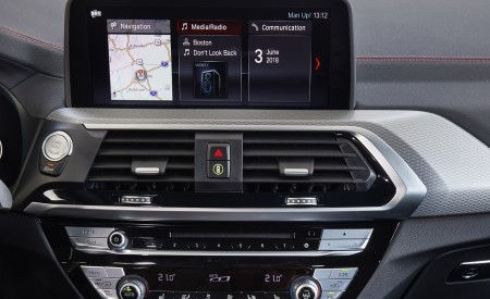 2019 BMW X4 M40d Central Console Wallpapers 450x275 (103)