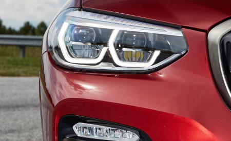 2019 BMW X4 M40d Headlight Wallpapers 450x275 (75)