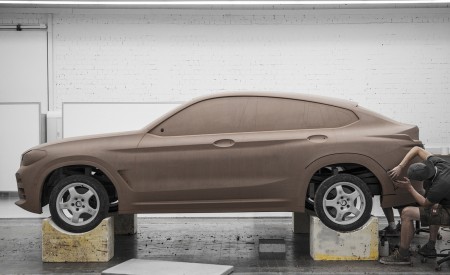 2019 BMW X4 M40d Making Of Wallpapers  450x275 (190)