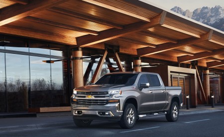 2019 Chevrolet Silverado Front Three-Quarter Wallpapers 450x275 (17)