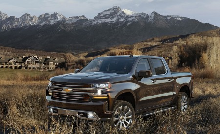 2019 Chevrolet Silverado Front Three-Quarter Wallpapers 450x275 (12)