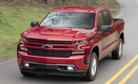 2019 Chevrolet Silverado RST Front Three-Quarter Wallpapers 450x275 (5)