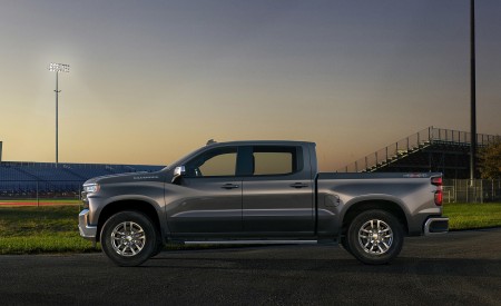 2019 Chevrolet Silverado Side Wallpapers 450x275 (15)