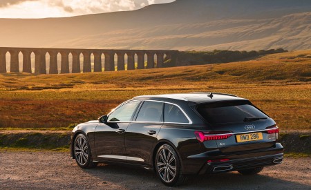 2019 Audi A6 Avant 50 TDI Quattro (UK-Spec) Rear Three-Quarter Wallpapers 450x275 (23)