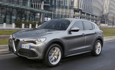 2018 Alfa Romeo Stelvio Front Three-Quarter Wallpapers 450x275 (22)