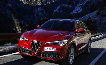 2018 Alfa Romeo Stelvio Front Three-Quarter Wallpapers 450x275 (11)