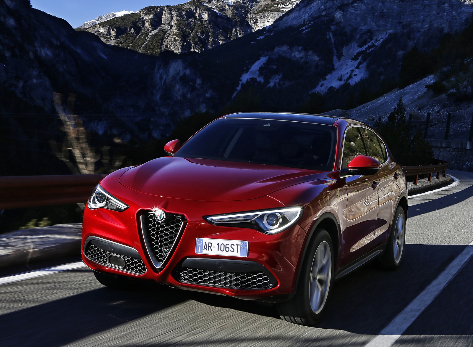2018 Alfa Romeo Stelvio Front Three-Quarter Wallpapers #11 of 46