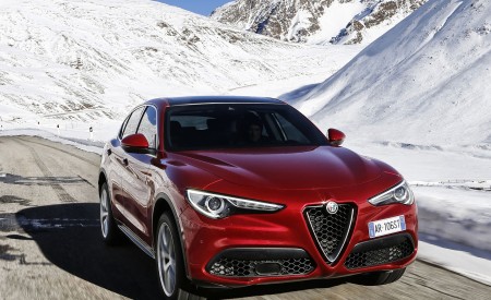 2018 Alfa Romeo Stelvio Front Three-Quarter Wallpapers 450x275 (10)