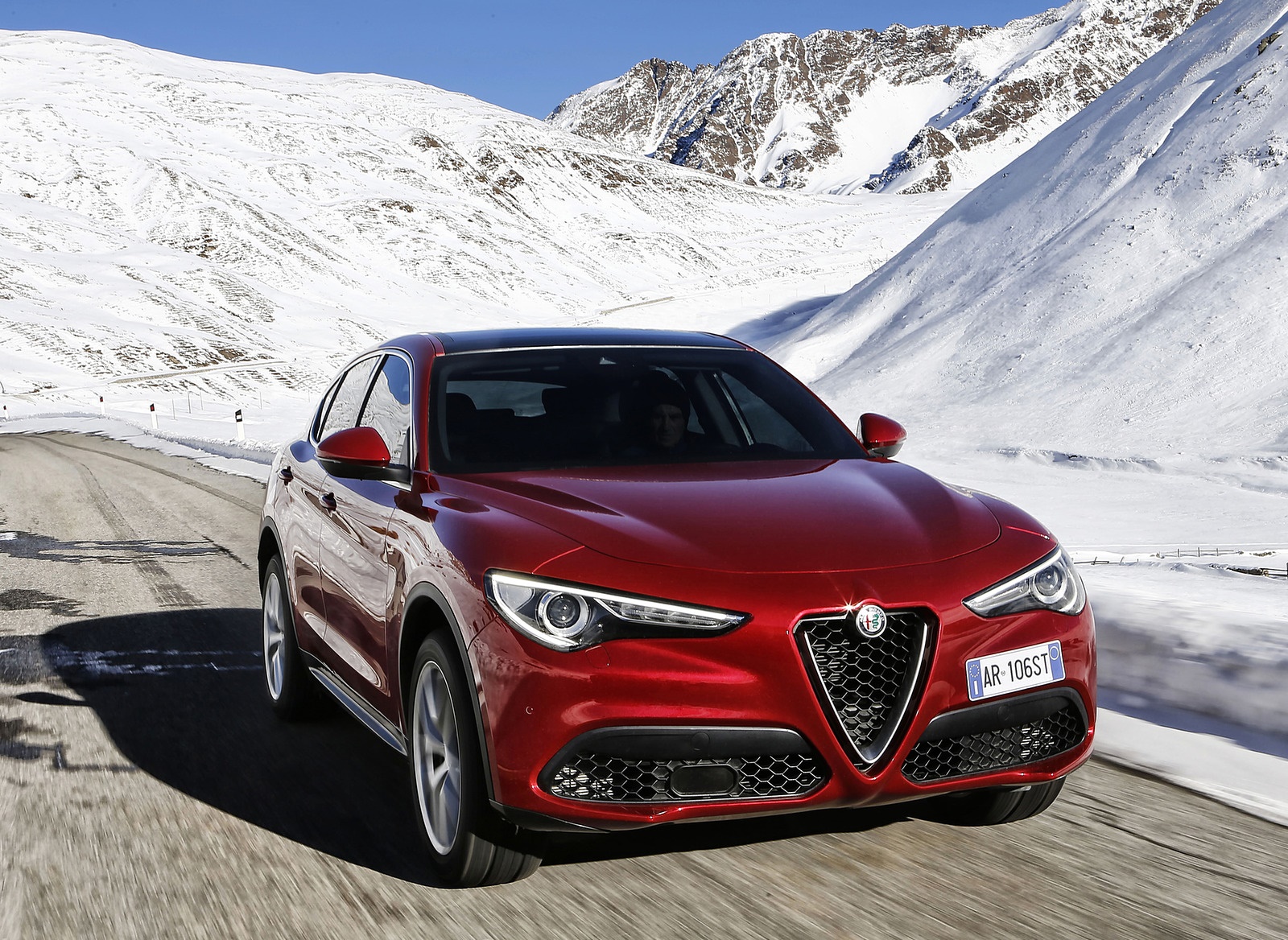 2018 Alfa Romeo Stelvio Front Three-Quarter Wallpapers (10)