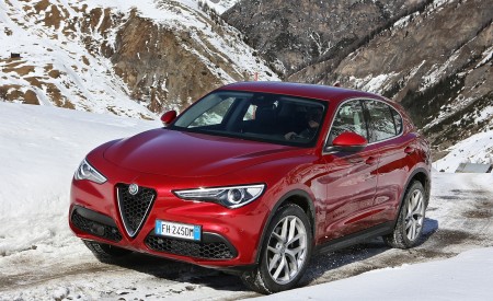 2018 Alfa Romeo Stelvio Front Three Quarter Wallpapers 450x275 (13)
