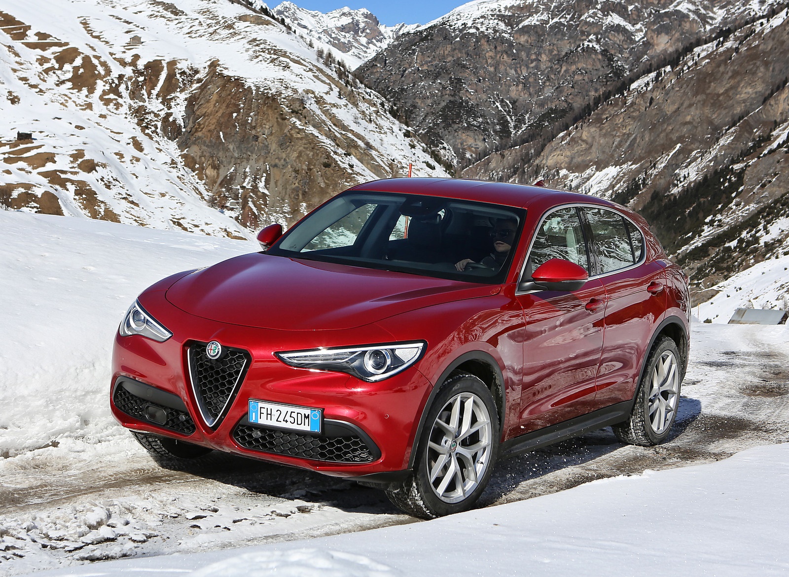2018 Alfa Romeo Stelvio Front Three Quarter Wallpapers (13)