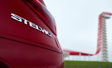 2018 Alfa Romeo Stelvio Quadrifoglio Badge Wallpapers 450x275 (81)