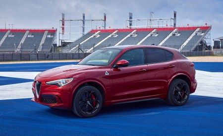 2018 Alfa Romeo Stelvio Quadrifoglio (Color: Rosso Competizione) Front Three-Quarter Wallpapers 450x275 (50)