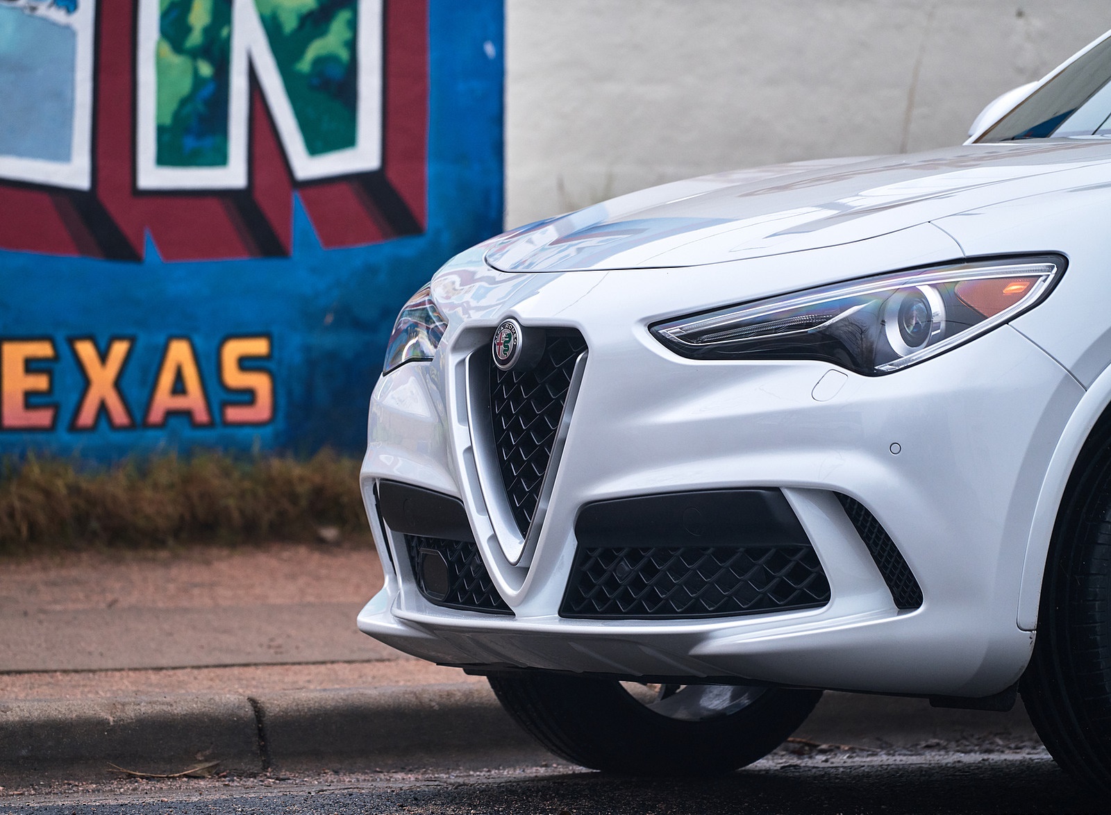 2018 Alfa Romeo Stelvio Quadrifoglio (Color: Trofeo White) Detail Wallpapers (14)