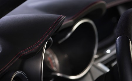 2018 Alfa Romeo Stelvio Quadrifoglio Interior Detail Wallpapers 450x275 (87)