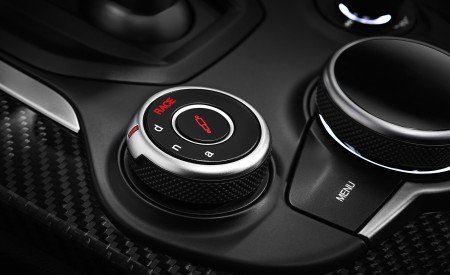 2018 Alfa Romeo Stelvio Quadrifoglio Interior Detail Wallpapers 450x275 (83)