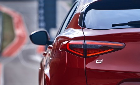 2018 Alfa Romeo Stelvio Quadrifoglio Tail Light Wallpapers 450x275 (71)