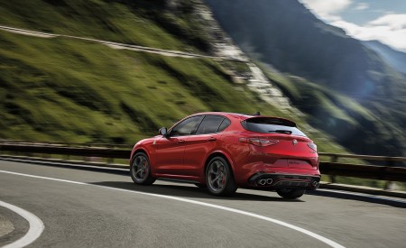 2018 Alfa Romeo Stelvio Rear Three-Quarter Wallpapers 450x275 (8)